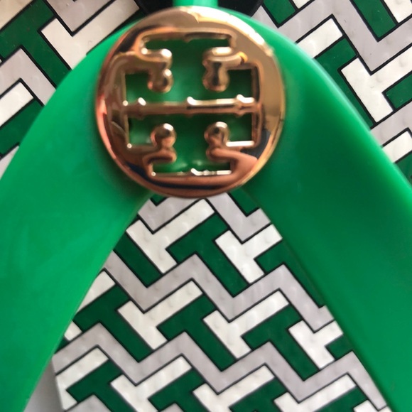 🏷$98| LAST PAIR⚡️Tory Burch NWT Emerald Green Flip Flops(SOLD OUT ONLINE) - Picture 4 of 9